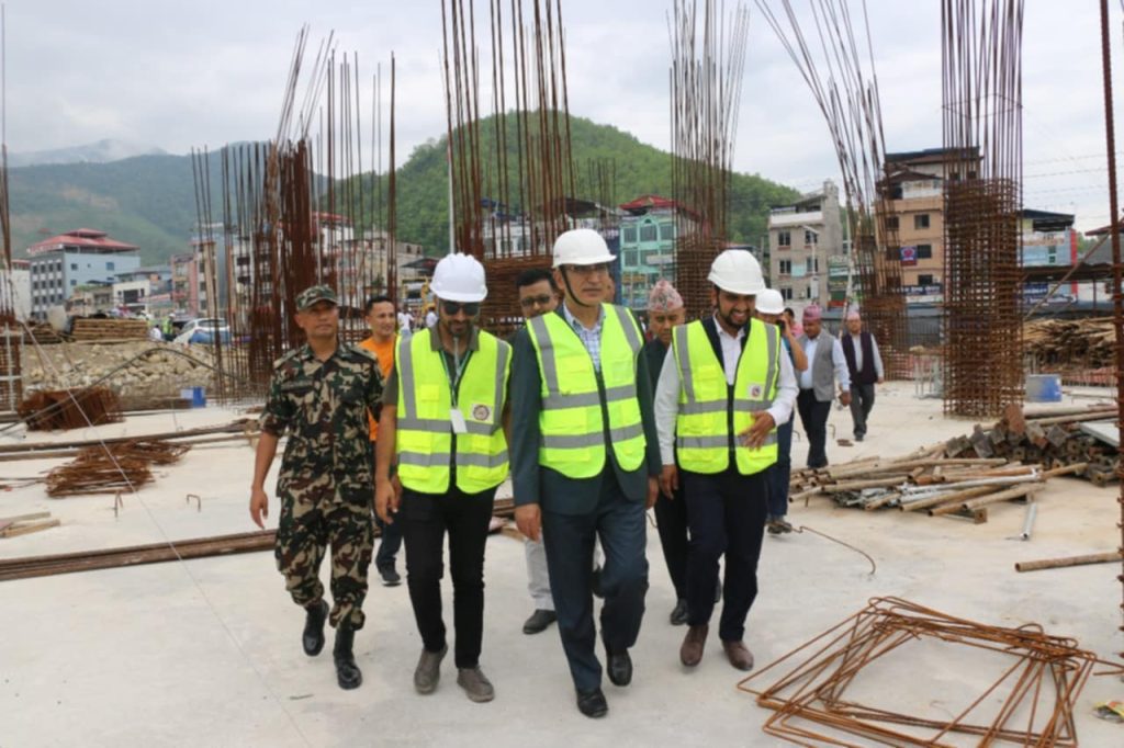 लुम्बिनी प्रादेशिक अस्पतालको भवन निर्माणस्थलमा अर्थमन्त्री पौडेलद्वारा निरीक्षण