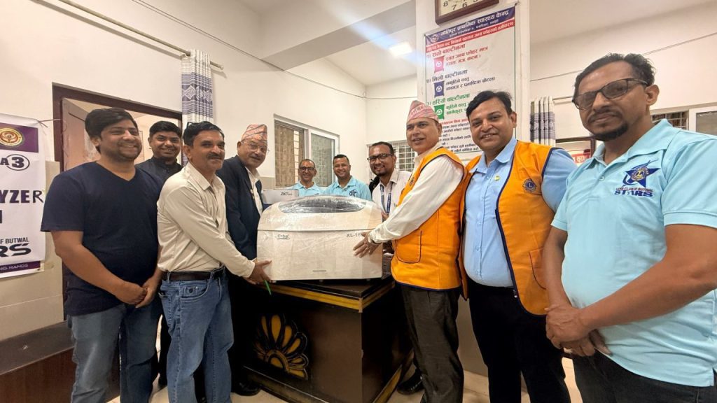 मोतिपुर प्राथमिक स्वास्थ्य केन्द्रमा स्वास्थ्य उपकरण सहयोग