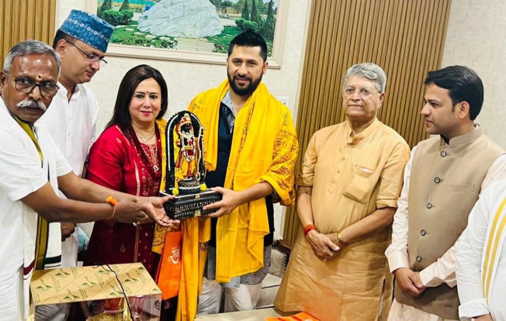 भारत भ्रमणमा रहेका रास्वपा सभापति रवि लामिछाने अयोध्या पुगे